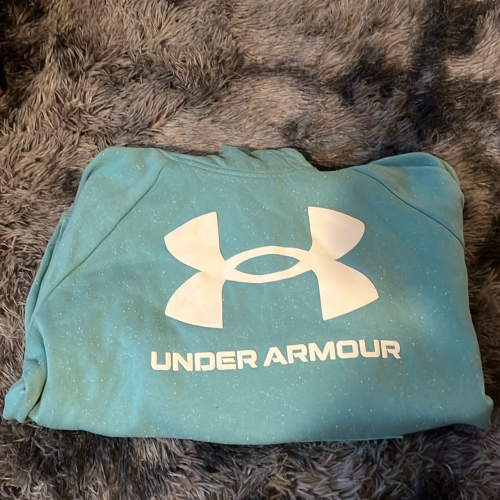 Brand New w/ out tags Women’s Under Armour Sweatshirt